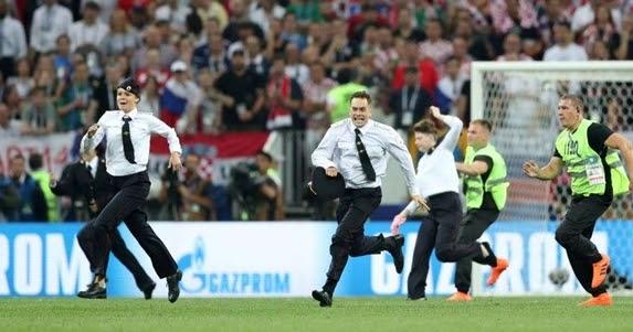 World Cup Pussy Riot Sentenced To 15 Days Jail For Field Blitz